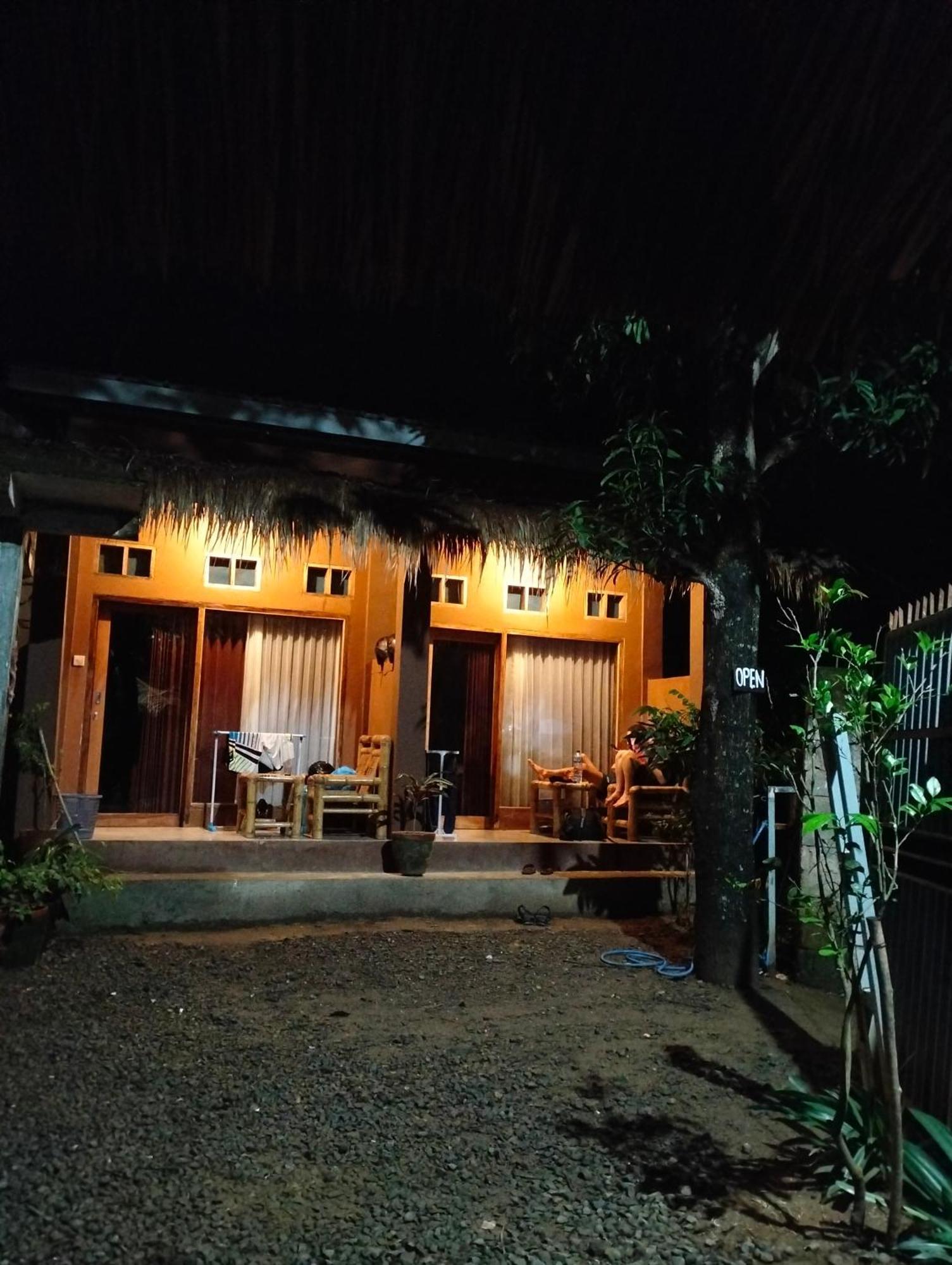 Fullmoon Homestay Kuta  Exteriér fotografie
